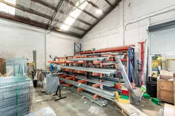 PETONE WAREHOUSE WITH TENANCY