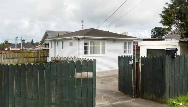6 Cambridge Terrace, Papatoetoe
