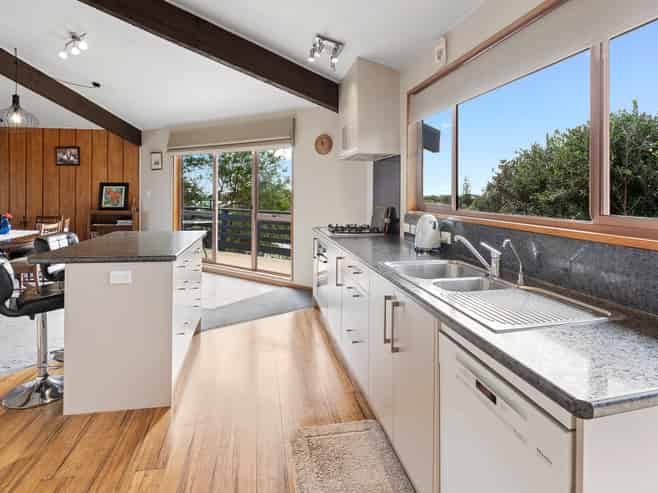 9 Frances Street, Waikanae Beach