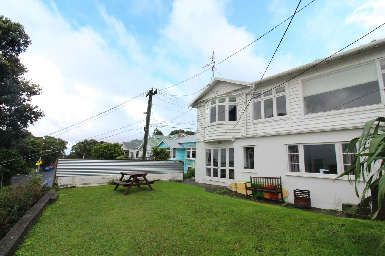 Lovely one bedroom with sea views - Widok 3