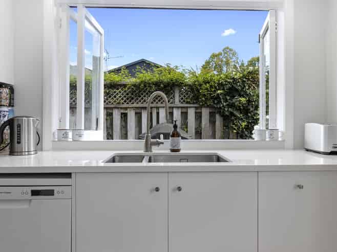 8 Hammond Street, Hamilton Central