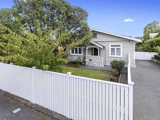 8 Hammond Street, Hamilton Central