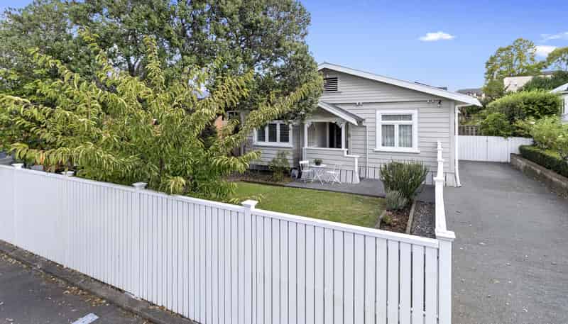 8 Hammond Street, Hamilton Central