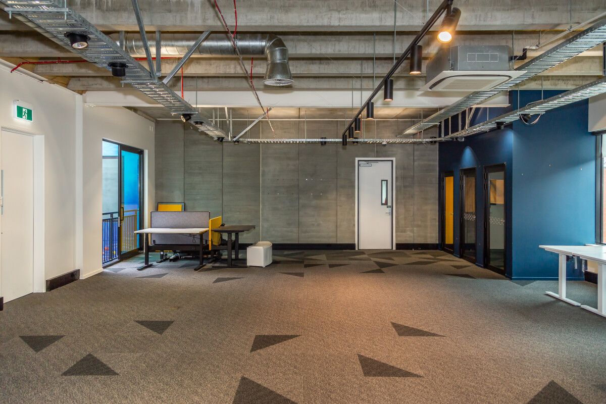 Light-Filled, North-Facing Office in SALT District – pohled 6