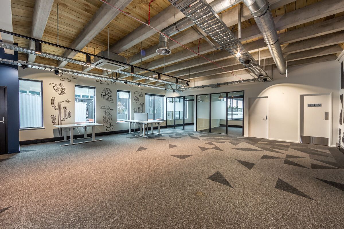 Light-Filled, North-Facing Office in SALT District – pohled 2