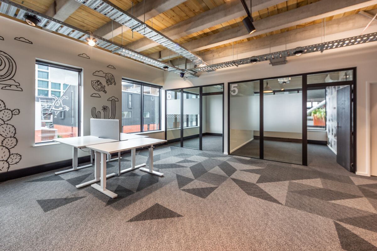 Light-Filled, North-Facing Office in SALT District – pohled 3