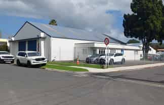 A well-located versatile commercial building