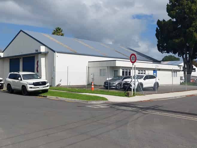 A well-located versatile commercial building