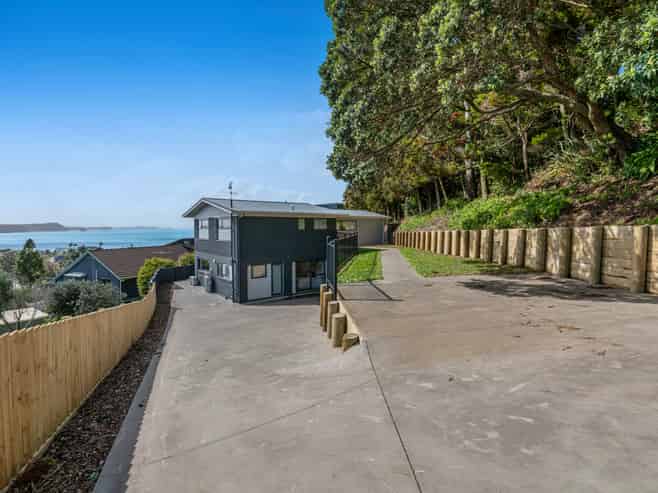 236 Whangaparaoa Road, Red Beach