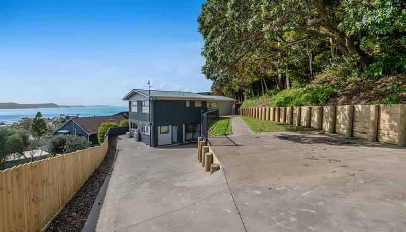 236 Whangaparaoa Road, Red Beach