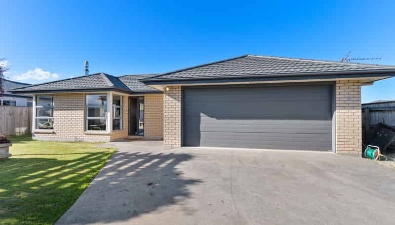 6 Austin Reid Avenue, Carterton