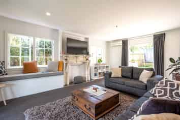 25 Alison Road, Surfdale