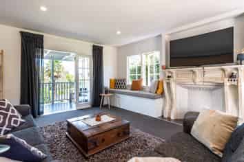 25 Alison Road, Surfdale