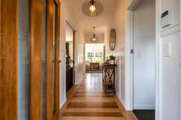 25 Alison Road, Surfdale