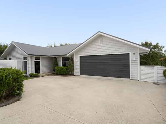 16 Okataina Street, Pyes Pa