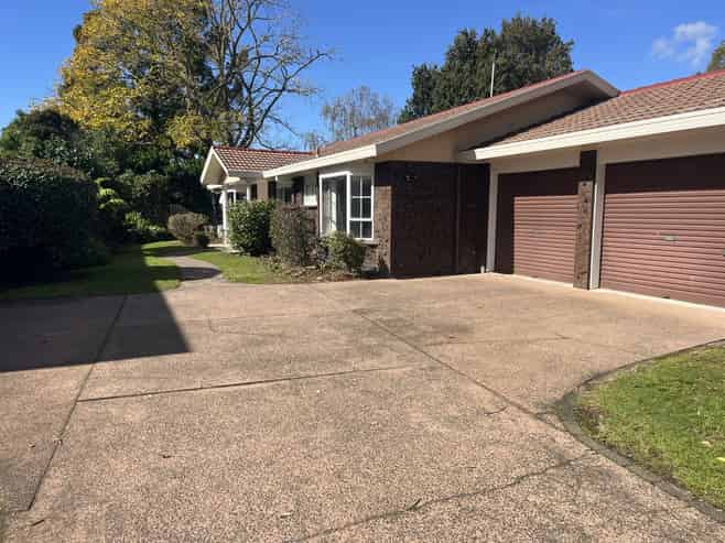 8 McInnes Place, Queenwood