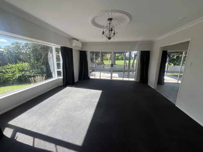 8 McInnes Place, Queenwood