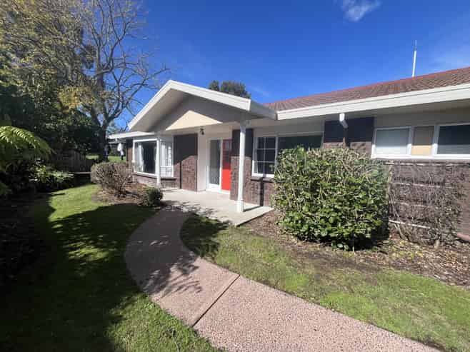 8 McInnes Place, Queenwood