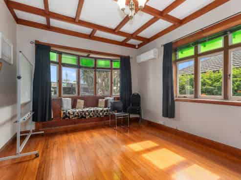 Character Investment - Prime Kensington Location