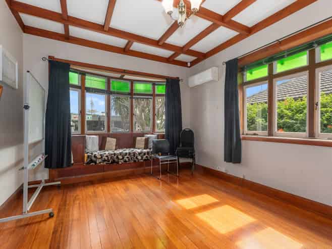 Character Investment - Prime Kensington Location