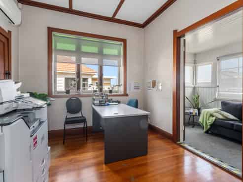 Character Investment - Prime Kensington Location