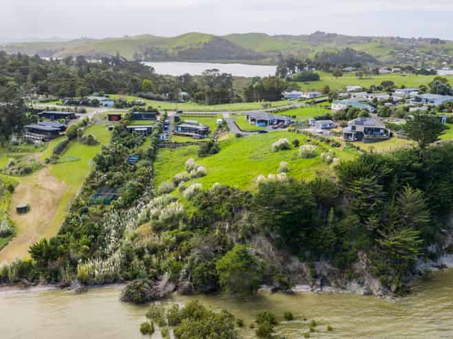 574A and 574B Pahi Road, Pahi