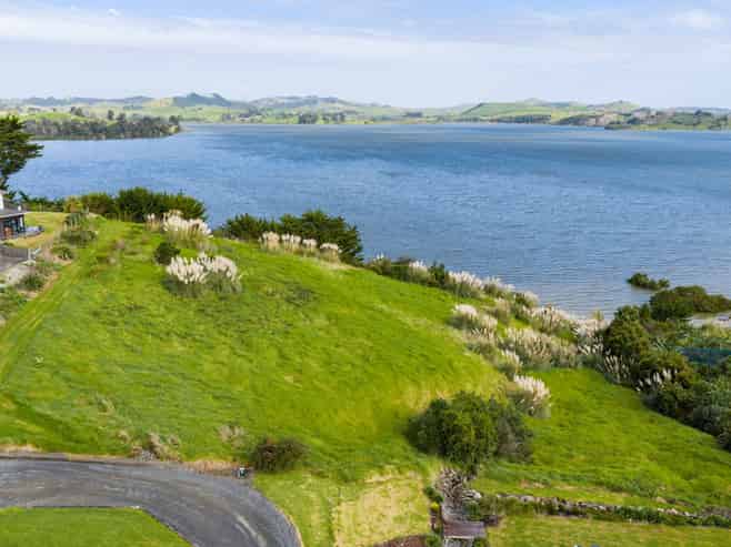 574A and 574B Pahi Road, Pahi