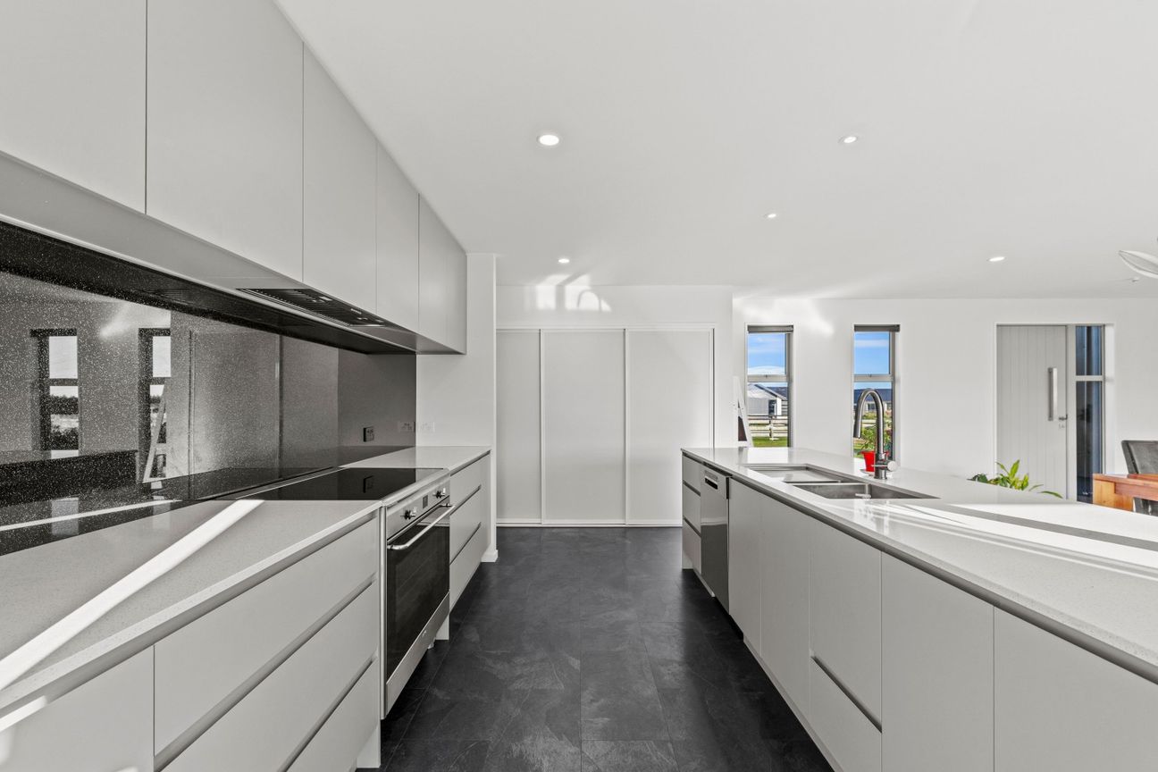 Modern Multi-Generational Living - Altro