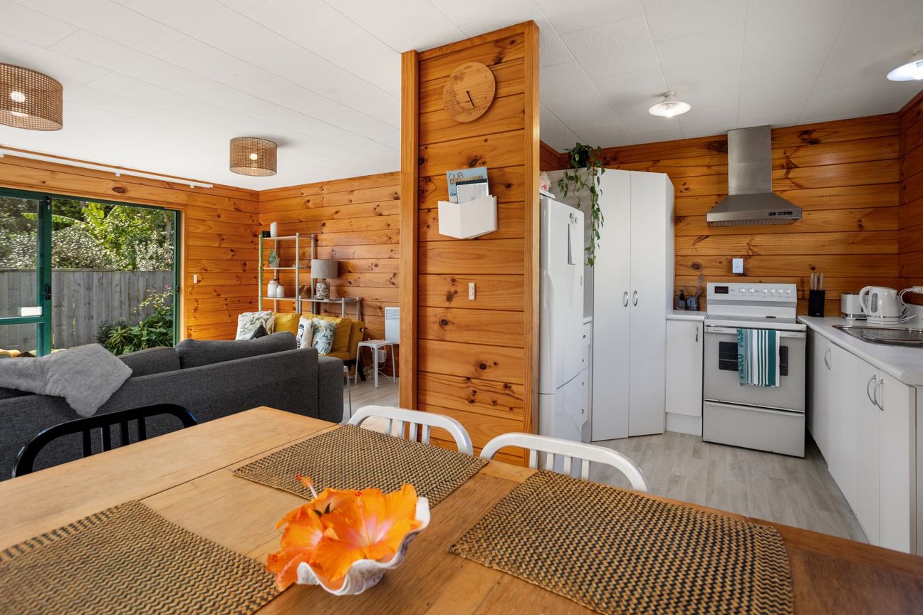 Perfect holiday bach or first home - Więcej