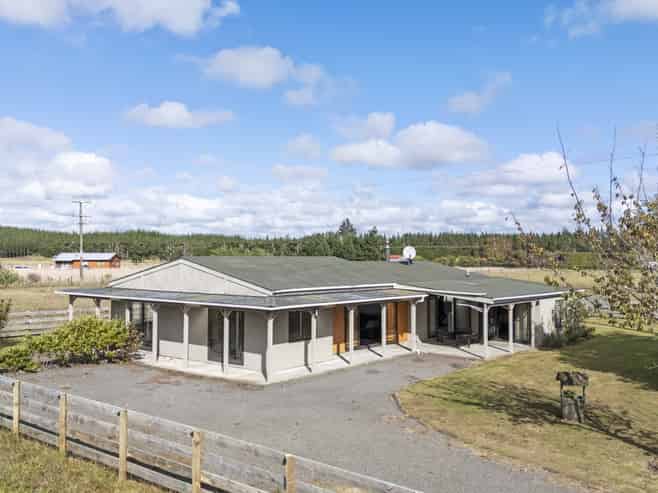 363 Brandon Hall Road, Bulls