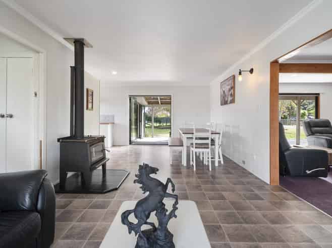 363 Brandon Hall Road, Bulls