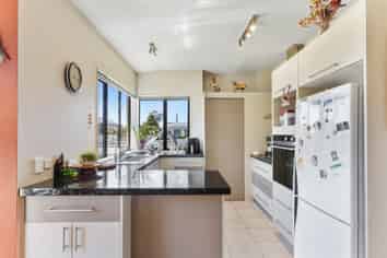 30 Russell Street, Westport