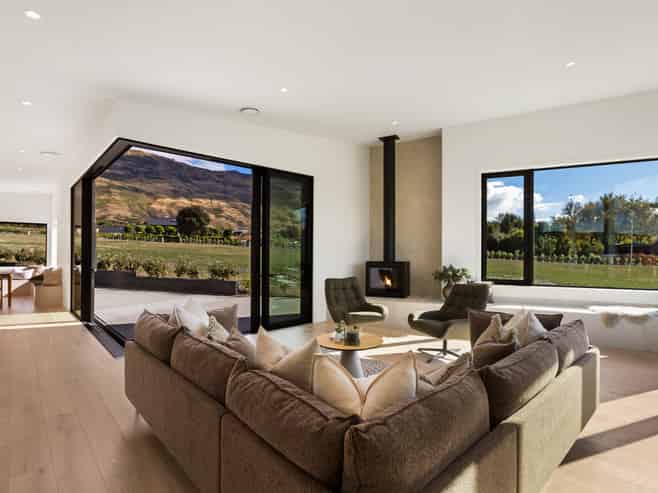 6 Stoneleigh Drive, Wanaka
