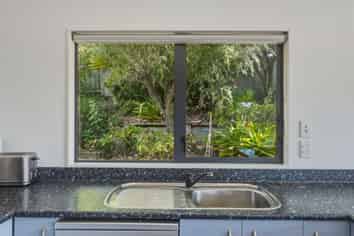 300 State Highway 10, Cable Bay