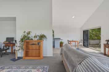 300 State Highway 10, Cable Bay