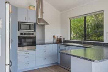 300 State Highway 10, Cable Bay