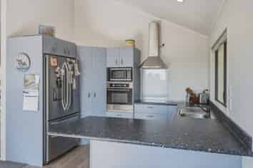 300 State Highway 10, Cable Bay