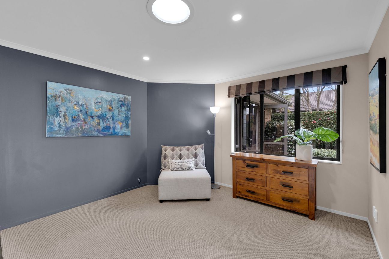 Spacious Family Living in Huntington - Vista 6