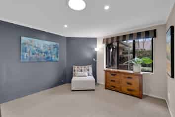 48 Wiltshire Drive, Huntington