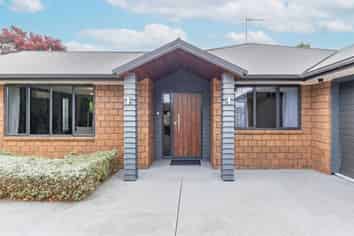 48 Wiltshire Drive, Huntington