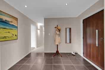 48 Wiltshire Drive, Huntington