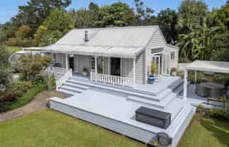 17 Cemetery Road, Kuaotunu