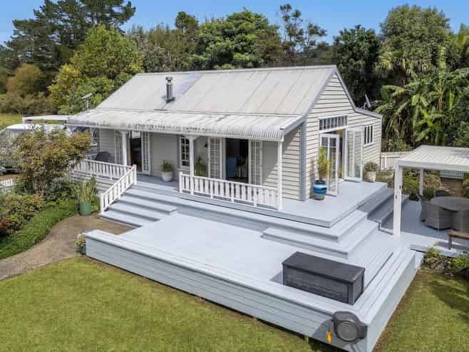 17 Cemetery Road, Kuaotunu