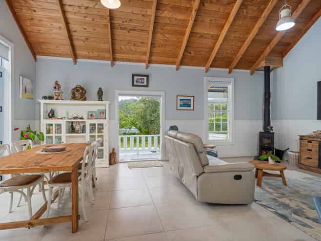 17 Cemetery Road, Kuaotunu