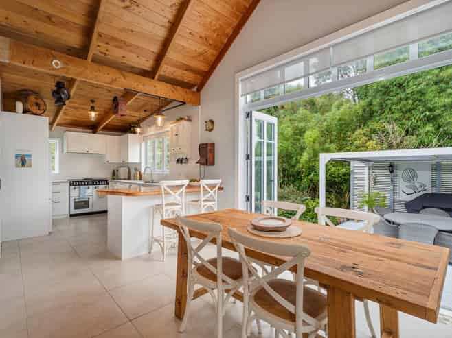 17 Cemetery Road, Kuaotunu