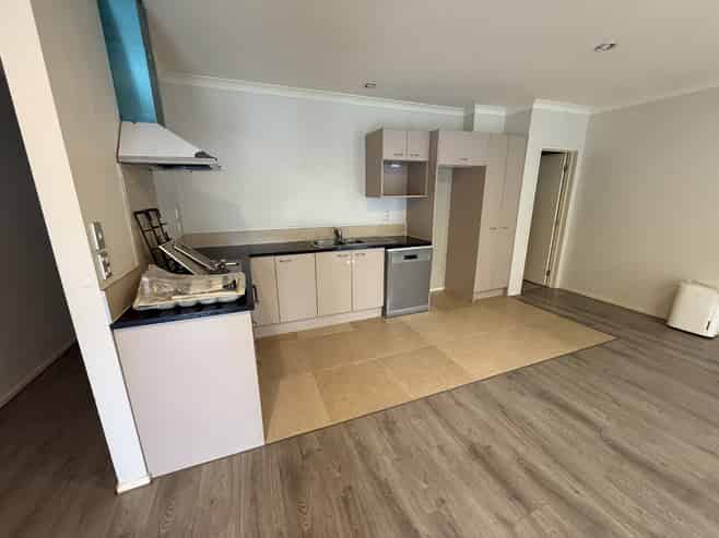 8 Triumph Road, Flat Bush