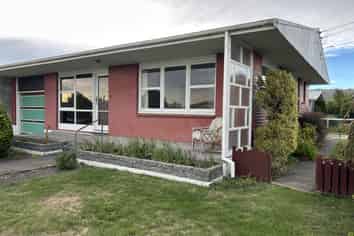 1/2  Newbourne Crescent, Redwoodtown