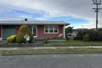 1/2  Newbourne Crescent, Redwoodtown