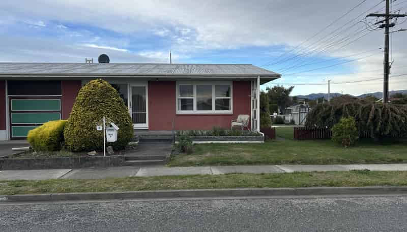 1/2  Newbourne Crescent, Redwoodtown