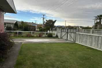 1/2  Newbourne Crescent, Redwoodtown